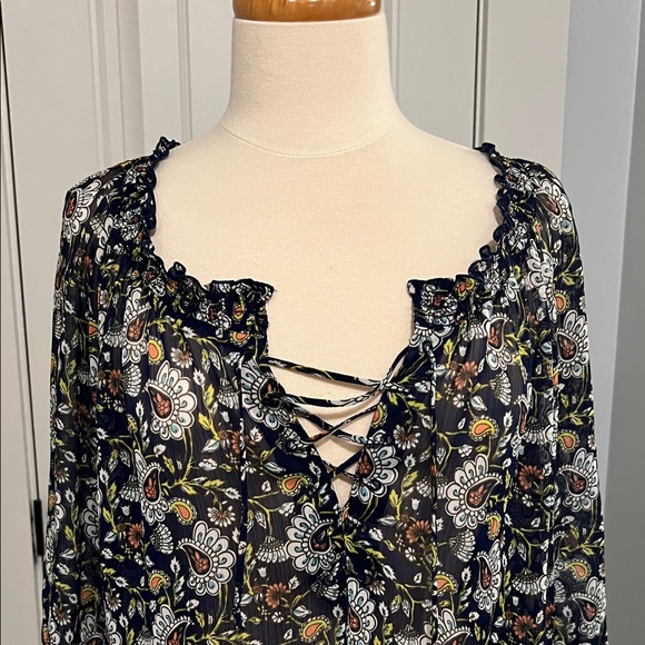 Old Navy Navy Blue Floral Women's Blouse - Picture 4 of 6